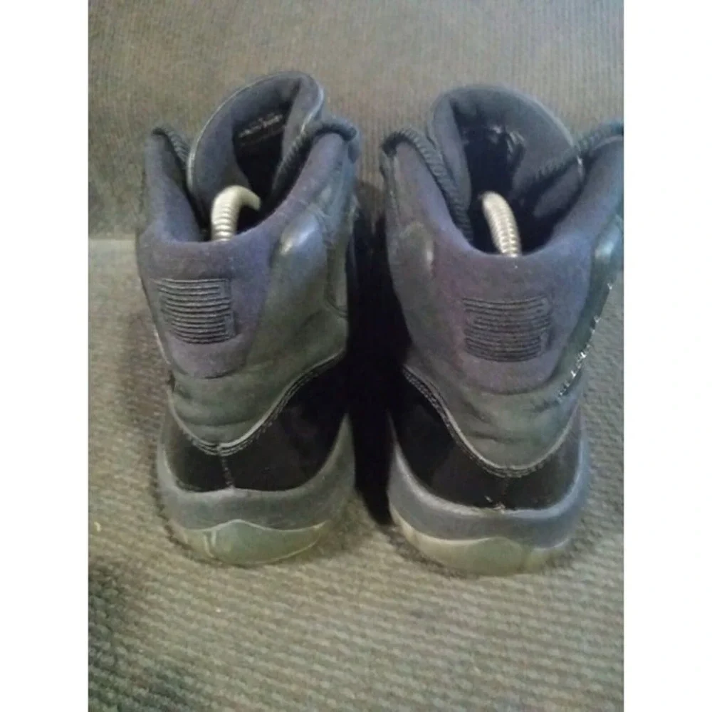Nike Shoes Men's 8.5 Air Jordan 11 Retro 